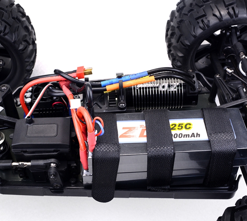 ZD Racing 9116-V3 battery and battery compartment details: